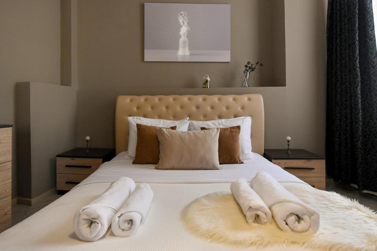 Discover Comfort: Charming & Spacious Apartment In The Old Town Boekarest Buitenkant foto