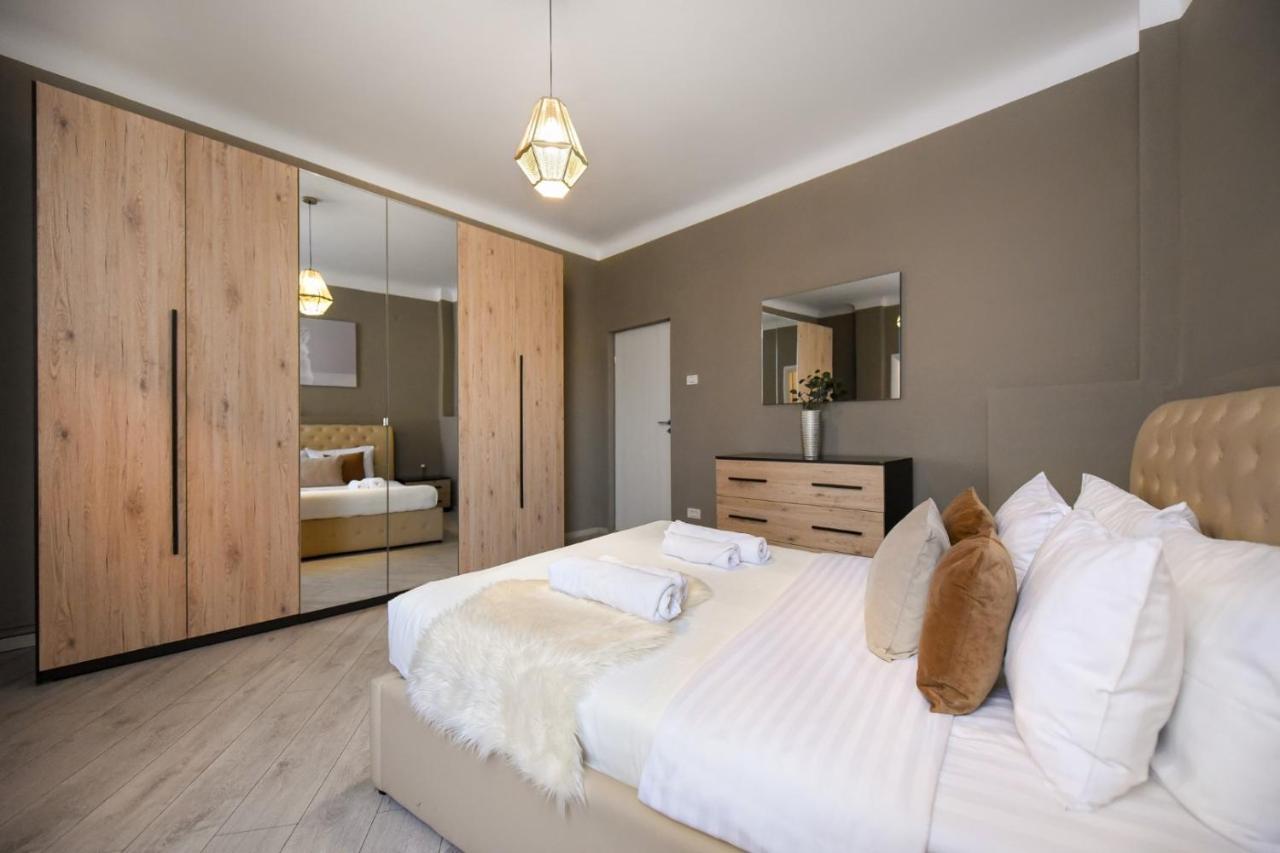 Discover Comfort: Charming & Spacious Apartment In The Old Town Boekarest Buitenkant foto