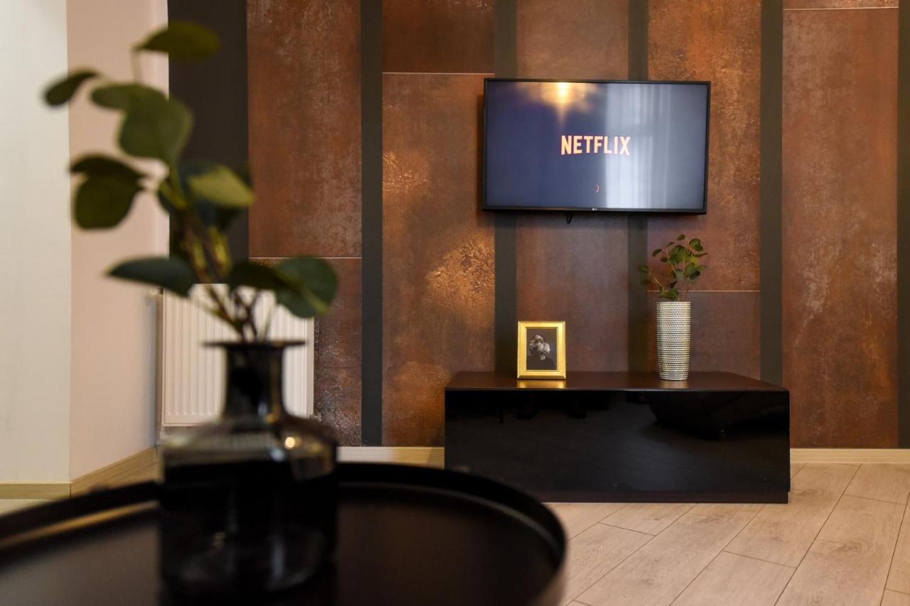 Discover Comfort: Charming & Spacious Apartment In The Old Town Boekarest Buitenkant foto