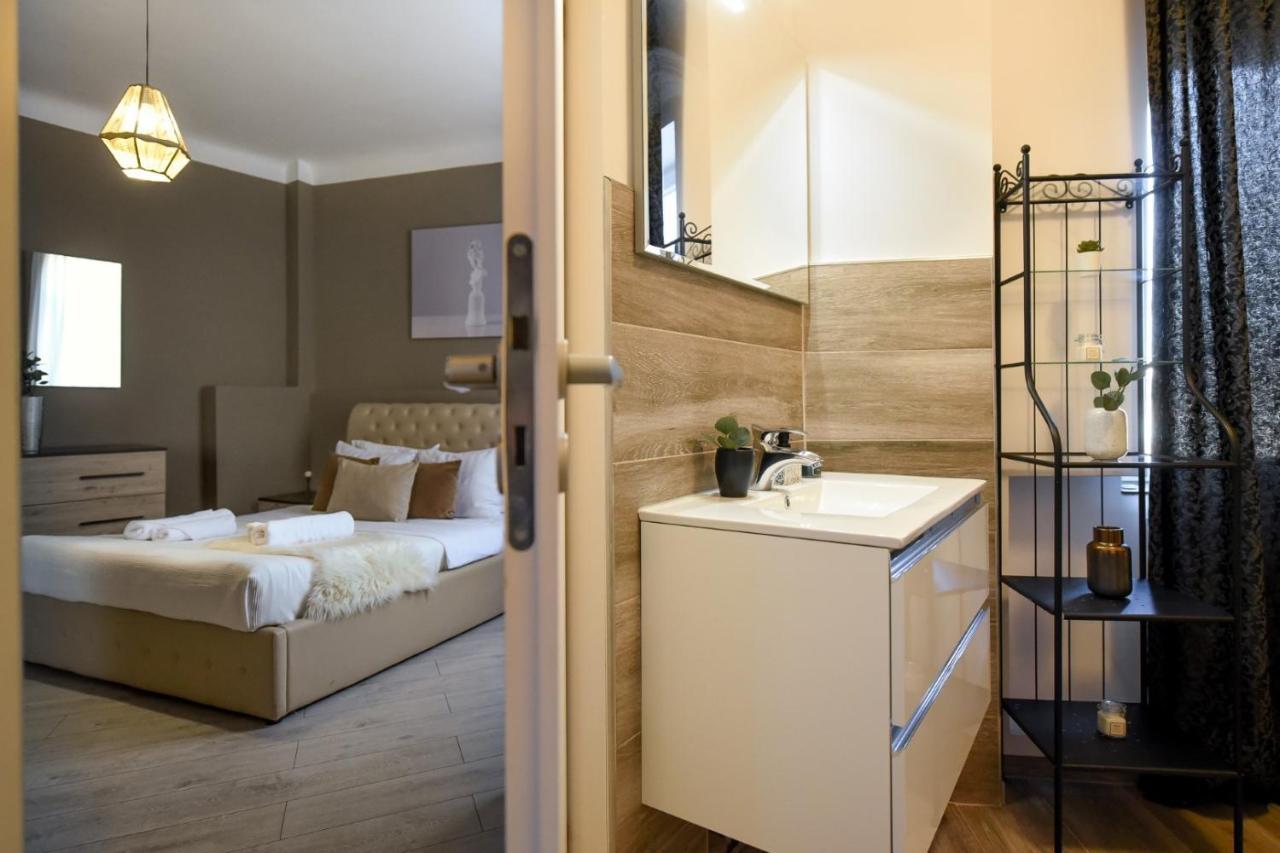 Discover Comfort: Charming & Spacious Apartment In The Old Town Boekarest Buitenkant foto